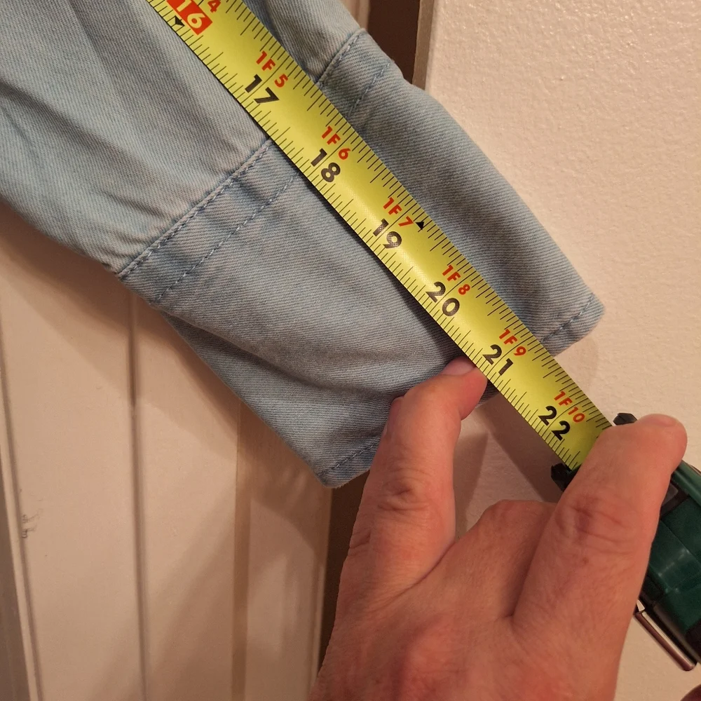 Banana Republic Men's Large Denim Untucked Fit 100% Cotton‎ Long Sleeve Shirt